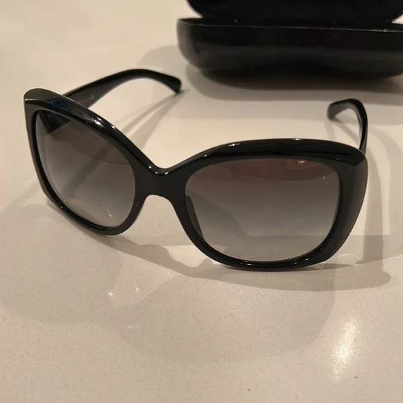 Chanel sunglasses. With box and case. - Picture 3 of 8